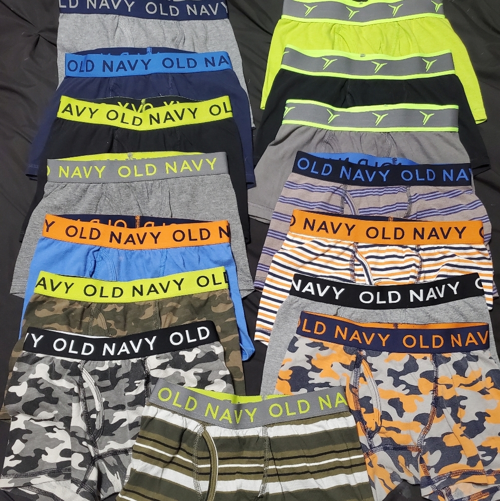 15 pairs of size M Old Navy boys boxer short
